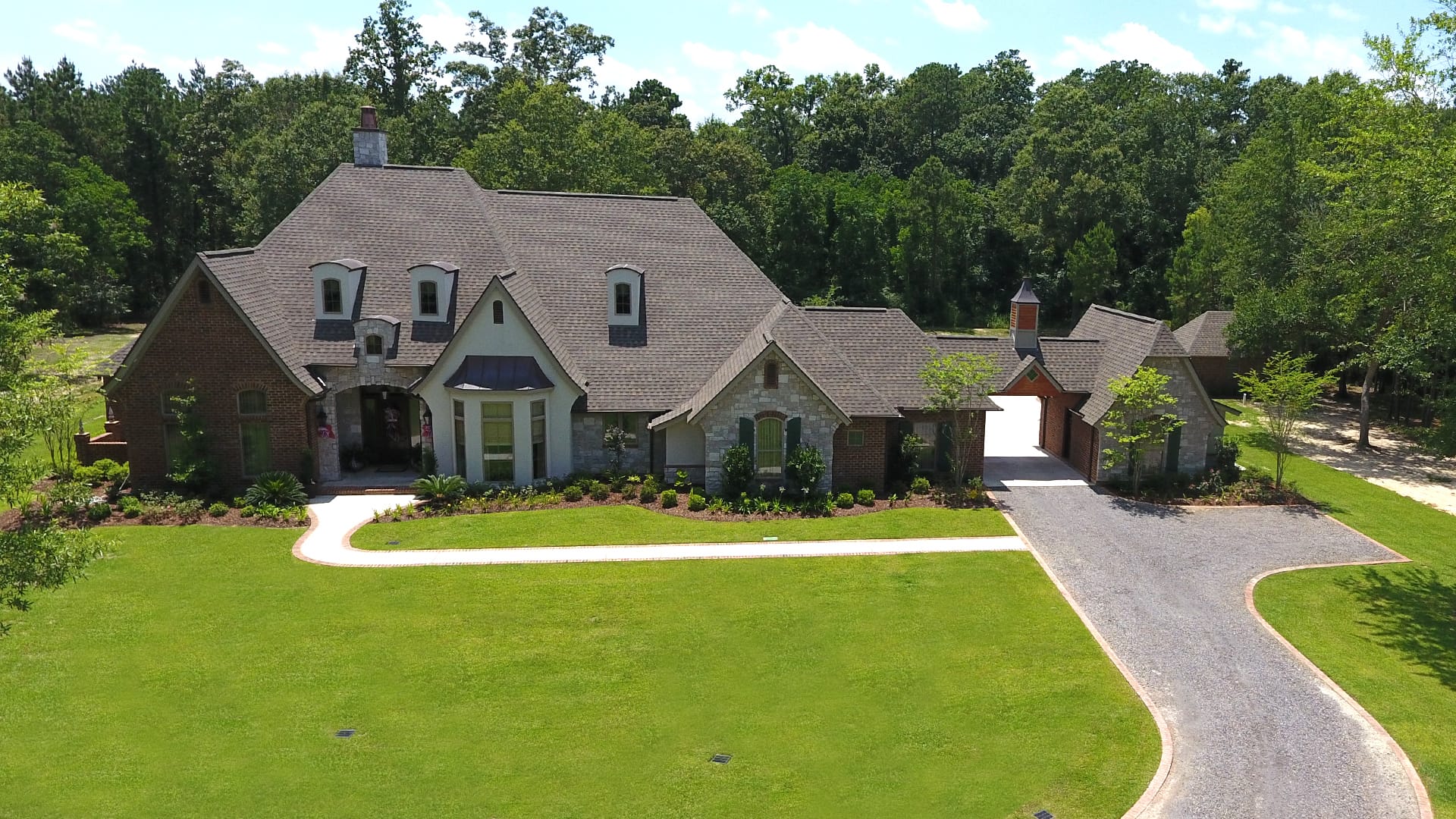 Custom home builder in Hammond Ross Downing Construction